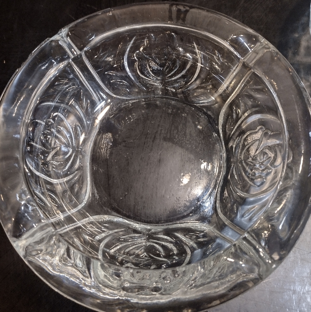 Set of two crystal ashtrays, rose bowls